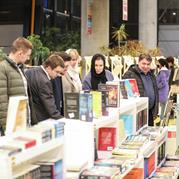 بازدید هیئتی از مدیران رسانه‌ای روسیه از باغ کتاب