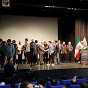 اعطای نشان کمیسیون ملی یونسکو به فیلم « 23 نفر » در باغ کتاب تهران