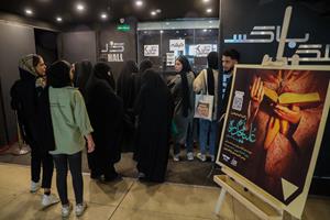 اولین اجرای نمایش «علیا مخدره» با استقبال بانوان در باغ کتاب تهران برگزار شد 