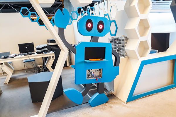 باشگاه رباتیک باغ کتاب؛ ورود به دنیای جذاب ربات‌ها